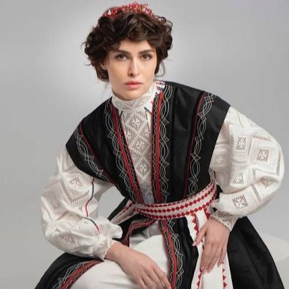 Українська дизайнерка Оксана Полонець представила в Таїланді вбрання "Спадок": фото - 412x412