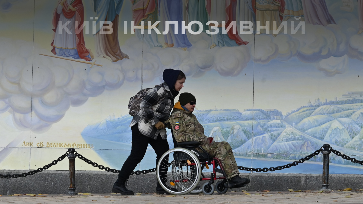 Як Київ покращують для комфорту людей з інвалідністю