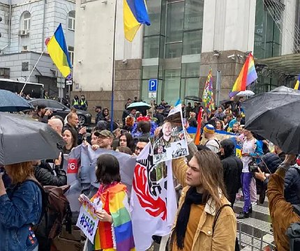 У Києві пройшли "Марш рівності" і "Марш за традиційні цінності": як це було - 412x412