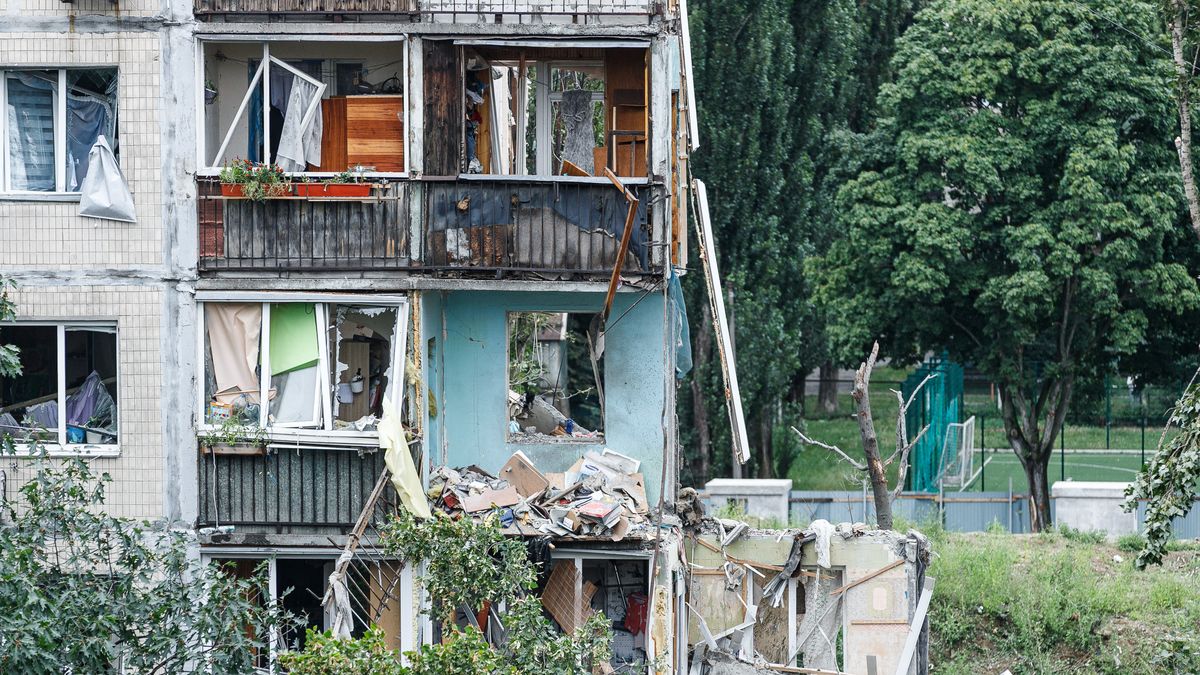 Як у Києві ліквідовують наслідки обстрілу 31 липня: фото