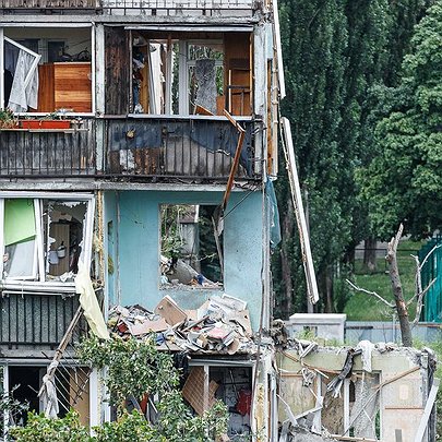 Як у Києві ліквідовують наслідки обстрілу 31 липня: фото - 412x412