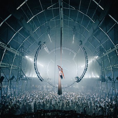 Тисячі людей у білому і світова прем'єра: як пройшов "ІНТЕРСТЕЛЛАР АКТ І: Місяць" у Києві - 412x412