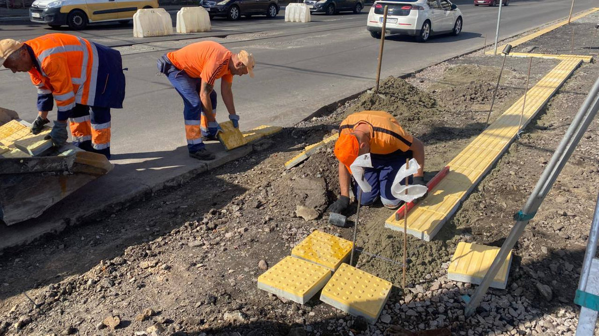 У Шевченківському районі столиці облаштовують ще один безбар'єрний підхід