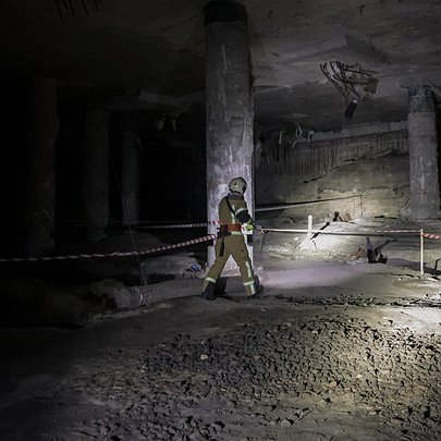 У Києві хлопець упав у яму і опинився на середньовічній вулиці: фото - 412x412