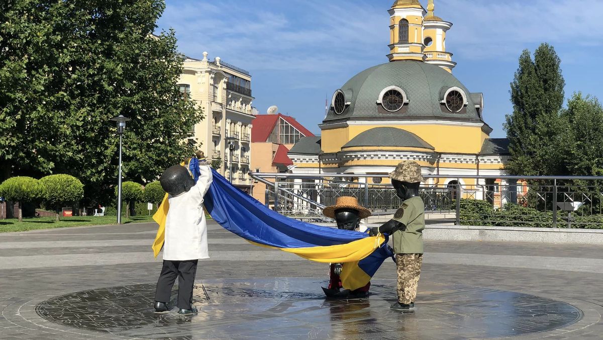 Малюків-засновників Києва вбрали до Дня Незалежності України