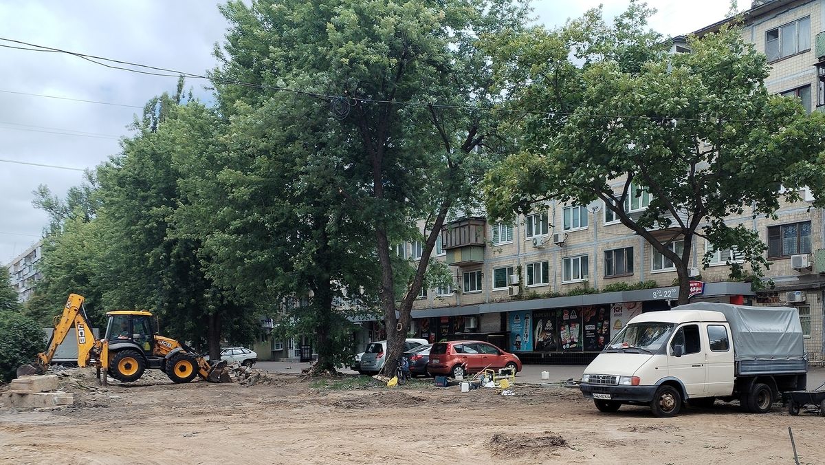 У Подільському районі озеленять звільнену від МАФів територію