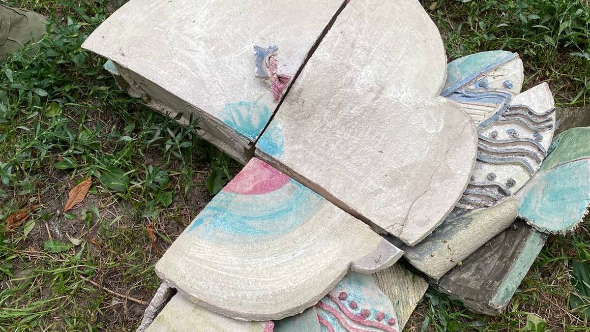 Активісти знайшли керамічне панно, яке 10 років тому викинула столична бібліотека