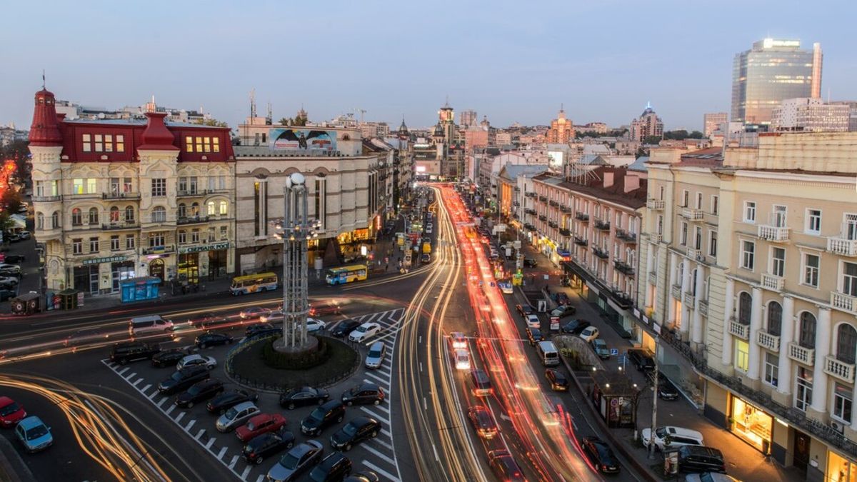 Владу Києва просять створити лугову ділянку на Площі Українських Героїв