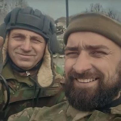 Від ресторану до "Джавелінів", від биків до "Бредлі": про кого фільм "12. Земля Героїв" і чому на них чекає Голлівуд - 412x412