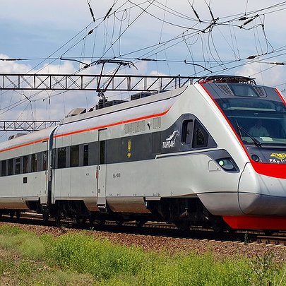 З Києва до Ужгорода запустять флагманський поїзд Sakura train - 412x412