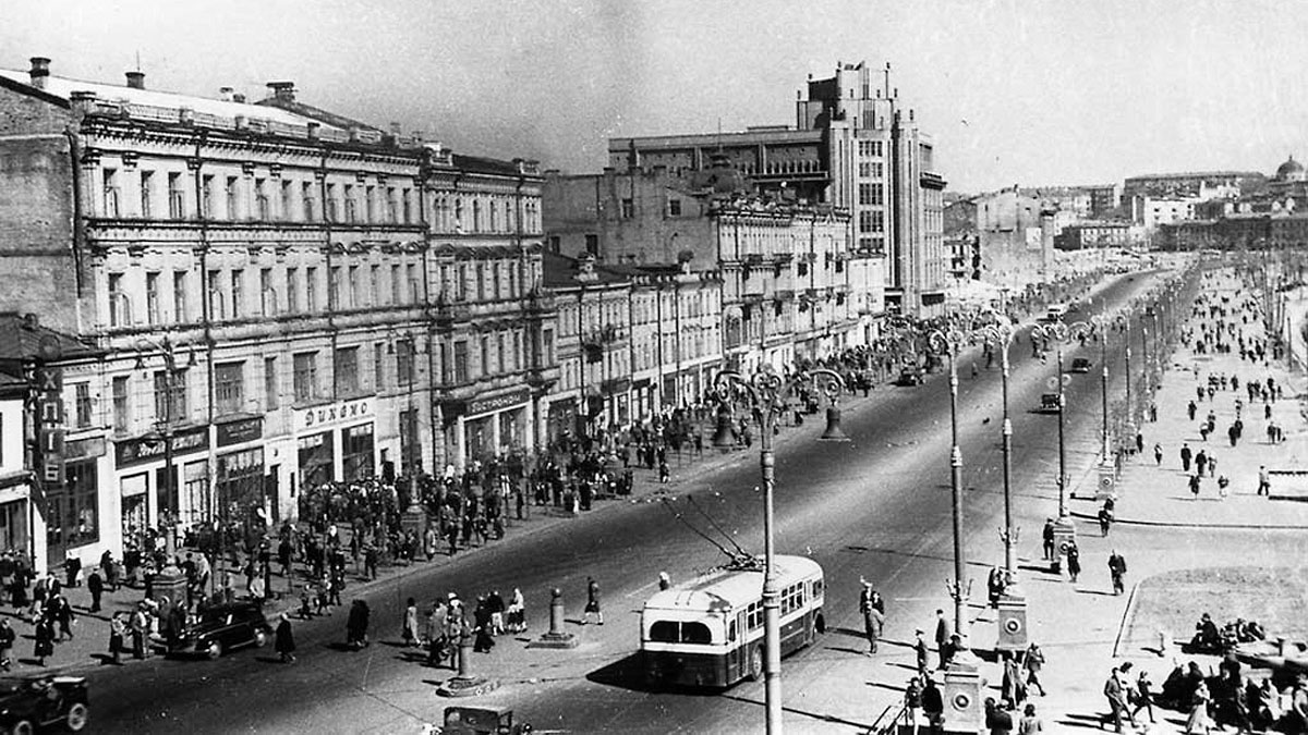 Київ 80 років тому: архівні фото відновлення Хрещатика в 1944-му