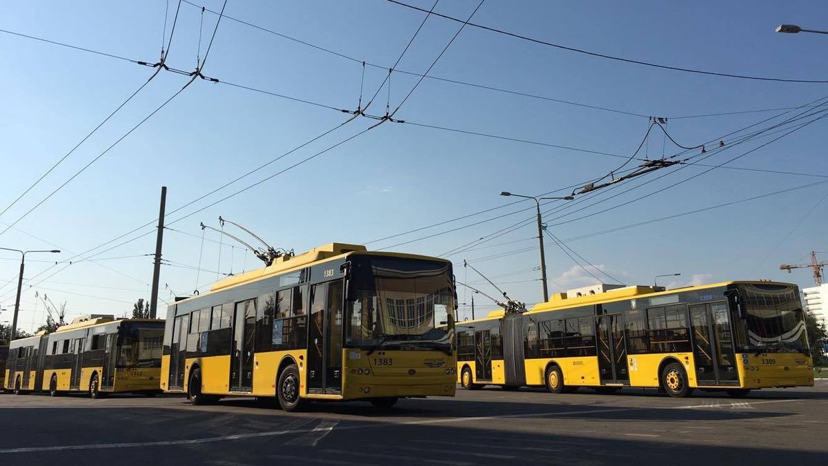 Через грозу в Києві затримується рух кількох тролейбусів