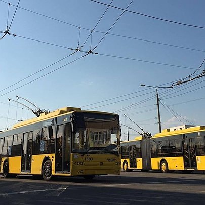 Через грозу в Києві затримується рух кількох тролейбусів - 412x412