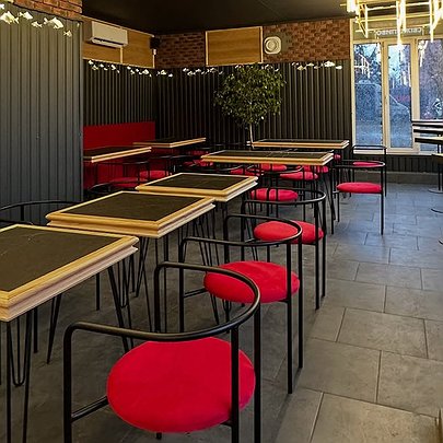 Столичний фастфуд "Київські карасі" закриває два заклади: причина - 412x412