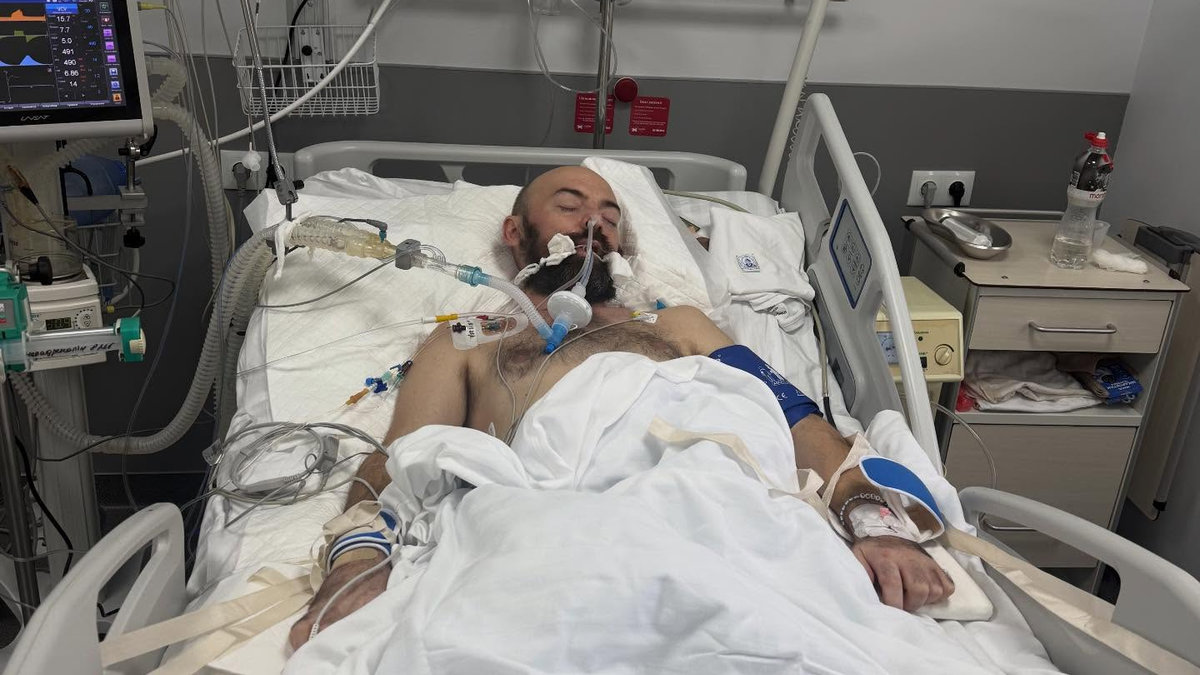 Фронтмен гурту Adam перебуває в комі: родина просить про допомогу