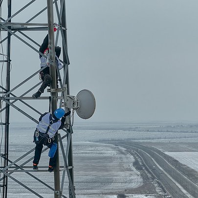 Фотографи Ліберови показали роботу інженерів зв'язку під час війни: фото - 412x412