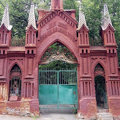 У КМДА закликали не підтримувати петицію про збереження історичної огорожі Байкового кладовища: причина - 412x412