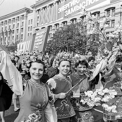 Парад на 1 травня, паніка та вино для профілактики: що відбувалось у Києві одразу після аварії на ЧАЕС - 412x412