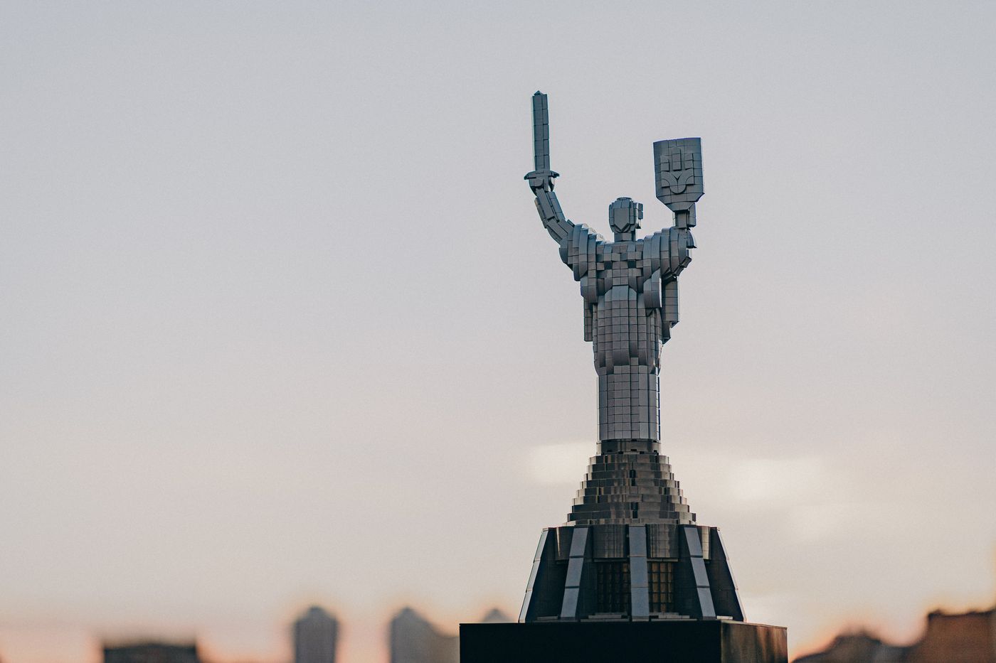 "Батьківщину-мати" та інші пам'ятки України відтворили з LEGO: це новий проєкт UNITED24