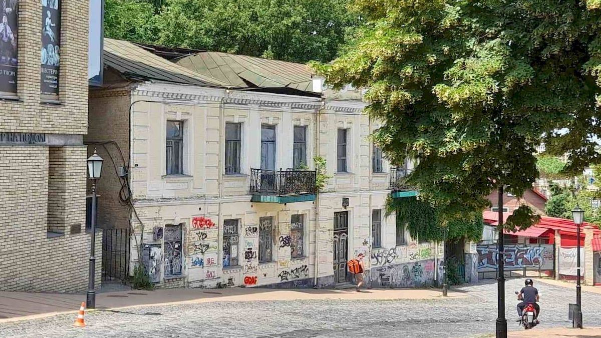 На Андріївському узвозі реставрують 150-річну пам’ятку, де були художні майстерні