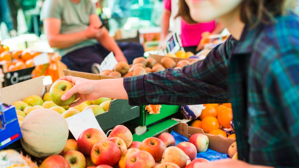 Деякі продукти на столичних ярмарках можна буде купити тільки вранці: перелік