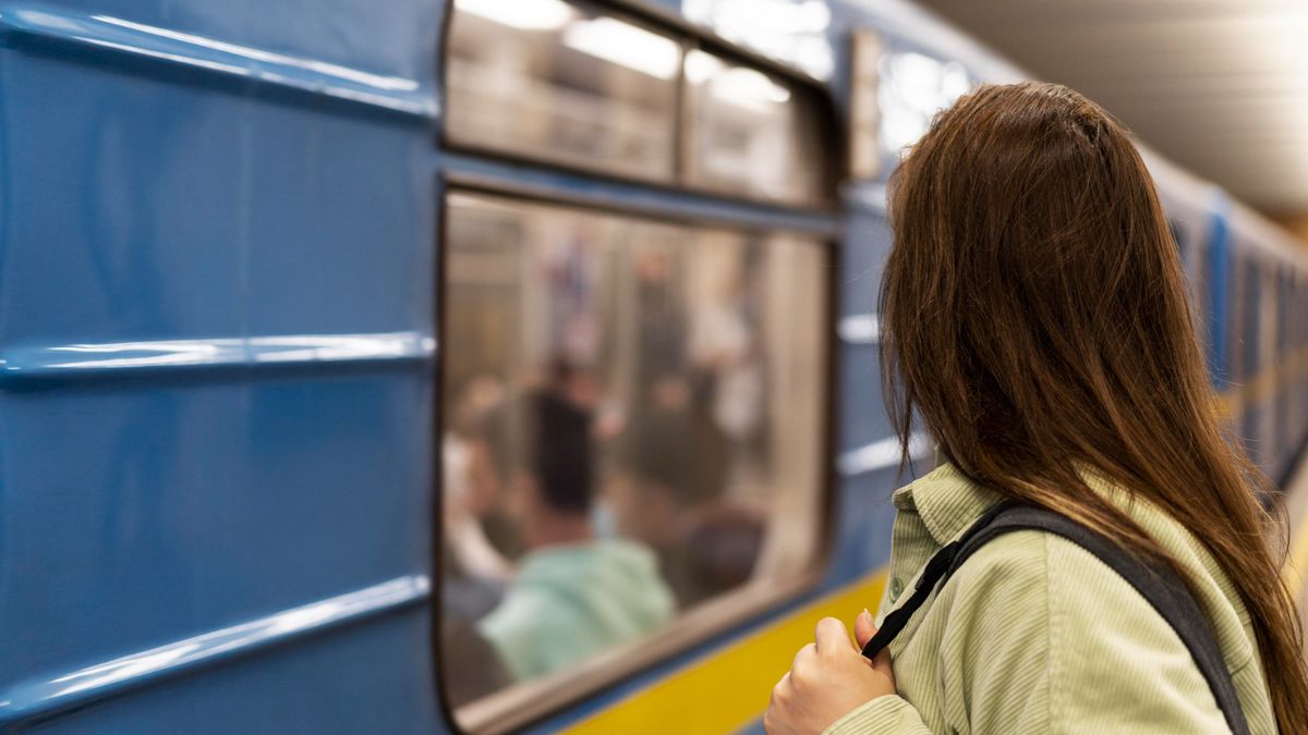 У метро запустили поїзд, присвячений другим роковинам підриву Каховської ГЕС