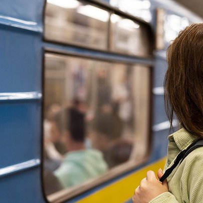 У метро запустили поїзд, присвячений другим роковинам підриву Каховської ГЕС - 412x412