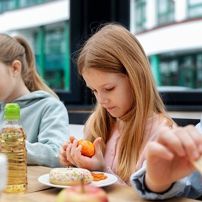 Харчування в дитсадках буде безплатним: яких дітей це стосуватиметься - 412x412