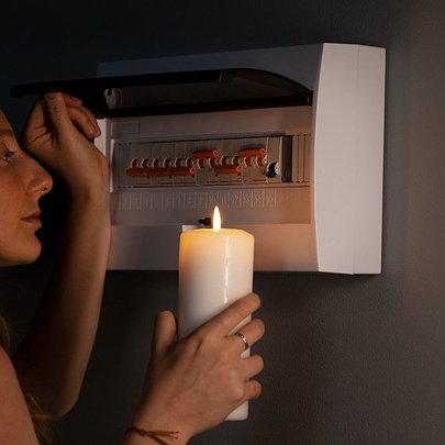 У Києві та області запровадили екстрені відключення світла - 412x412