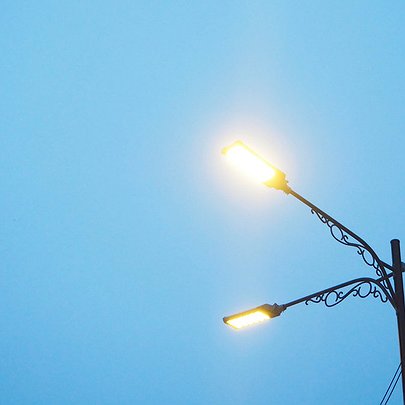 Через обстріл кілька столичних вулиць залишилися без освітлення - 412x412