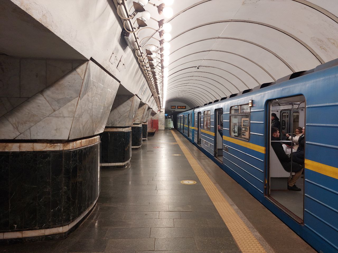 Сьогодні у Києві змінюється режим роботи метро: що відомо