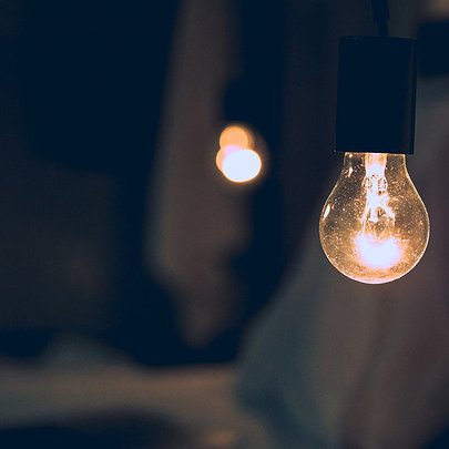 У Києві та області діють стабілізаційні відключення світла: графіки на 24 жовтня - 412x412