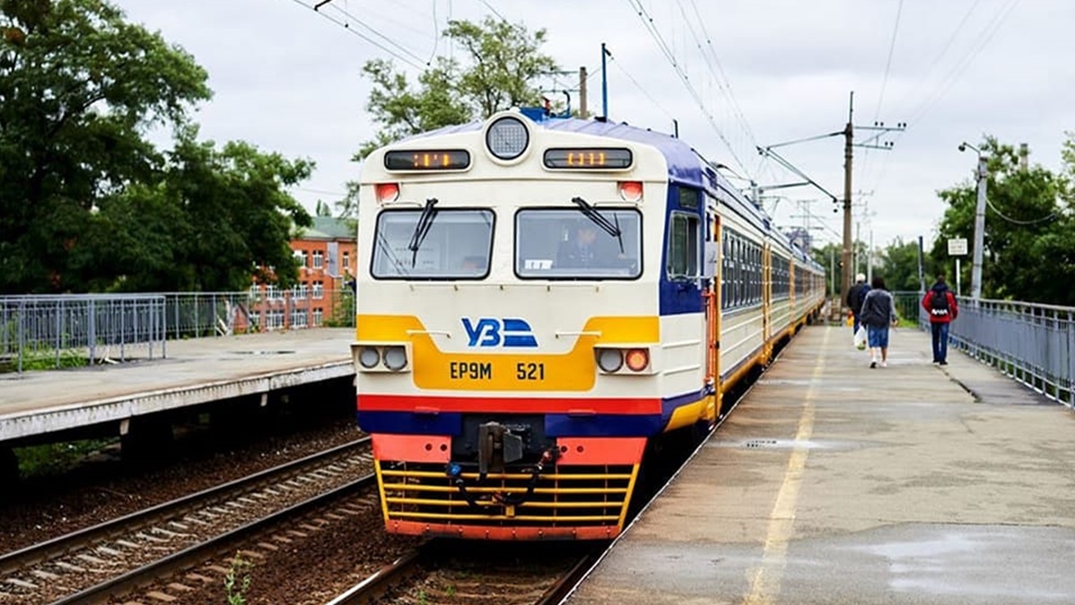 Міська електричка змінить графік руху до середини серпня