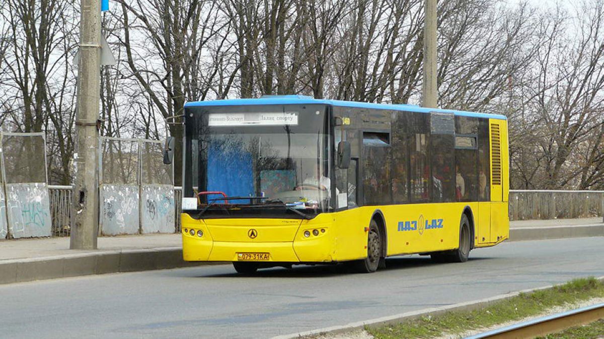 Київські автобуси змінюють маршрут на вихідні. Подробиці