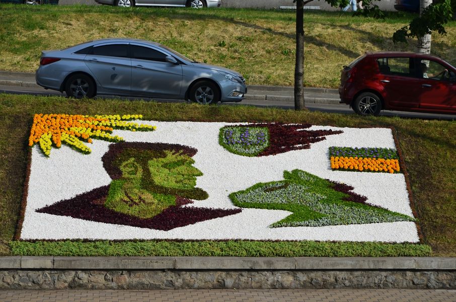 У столиці з’явилася квіткова інсталяція, присвячена Дмитру Коцюбайлу