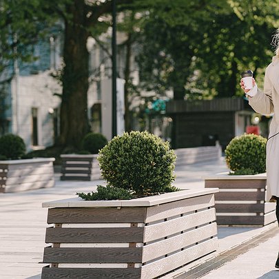 На Лук'янівці відкрили новий міні-сквер: відео - 412x412