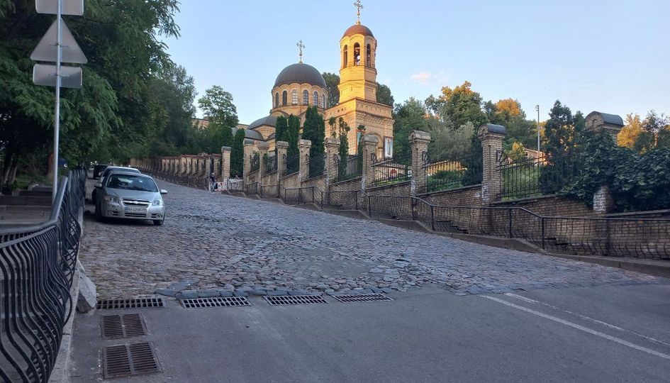 На вулиці Шовковичній відремонтують дорогу та тротуари