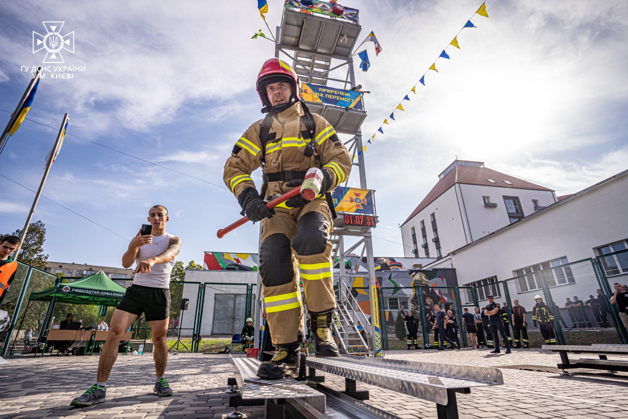У Києві визначили "Найсильнішого пожежного-рятувальника"