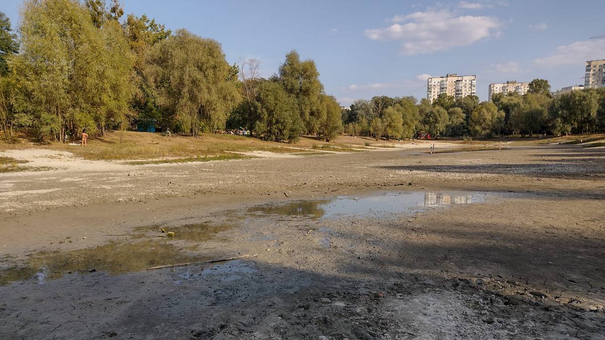 У пересохле озеро Синє скидатимуть артезіанську воду: нащо це роблять