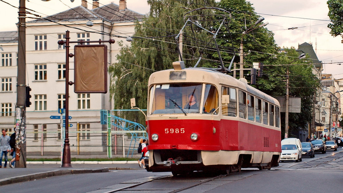 Кілька столичних трамваїв майже на тиждень змінять маршрути: схеми