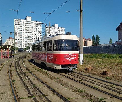 У Києві вийшов на маршрут капітально відремонтований трамвай Tatra T3: який він має вигляд - 412x412