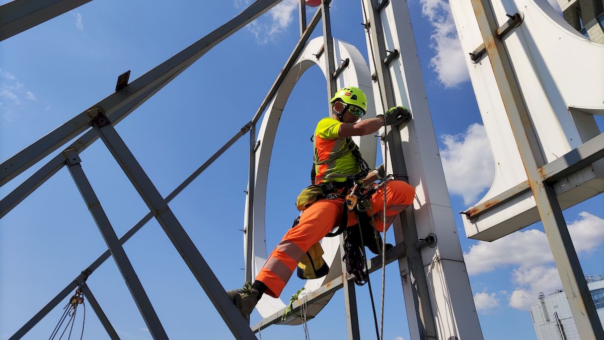 Скільки незаконної реклами прибрали з вулиць Києва від початку року