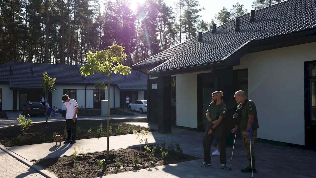 На Київщині добудували та відкрили перше інклюзивне містечко для ветеранів: фото