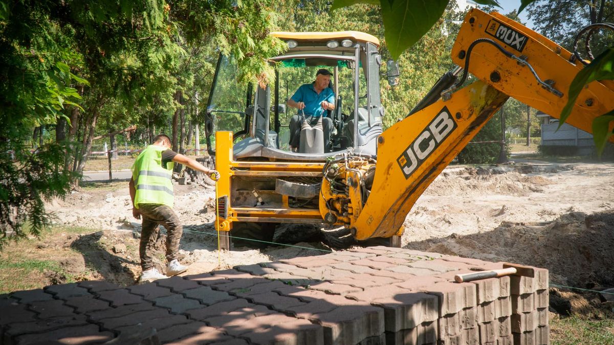 Парки та сквери столиці роблять безбар'єрними: список