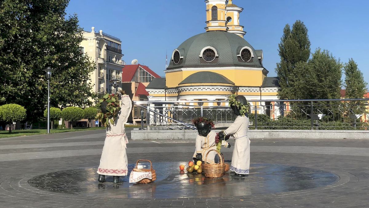 Малюків-засновників Києва переодягли до дня осіннього рівнодення: фото