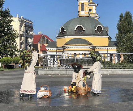 Малюків-засновників Києва переодягли до дня осіннього рівнодення: фото - 412x412