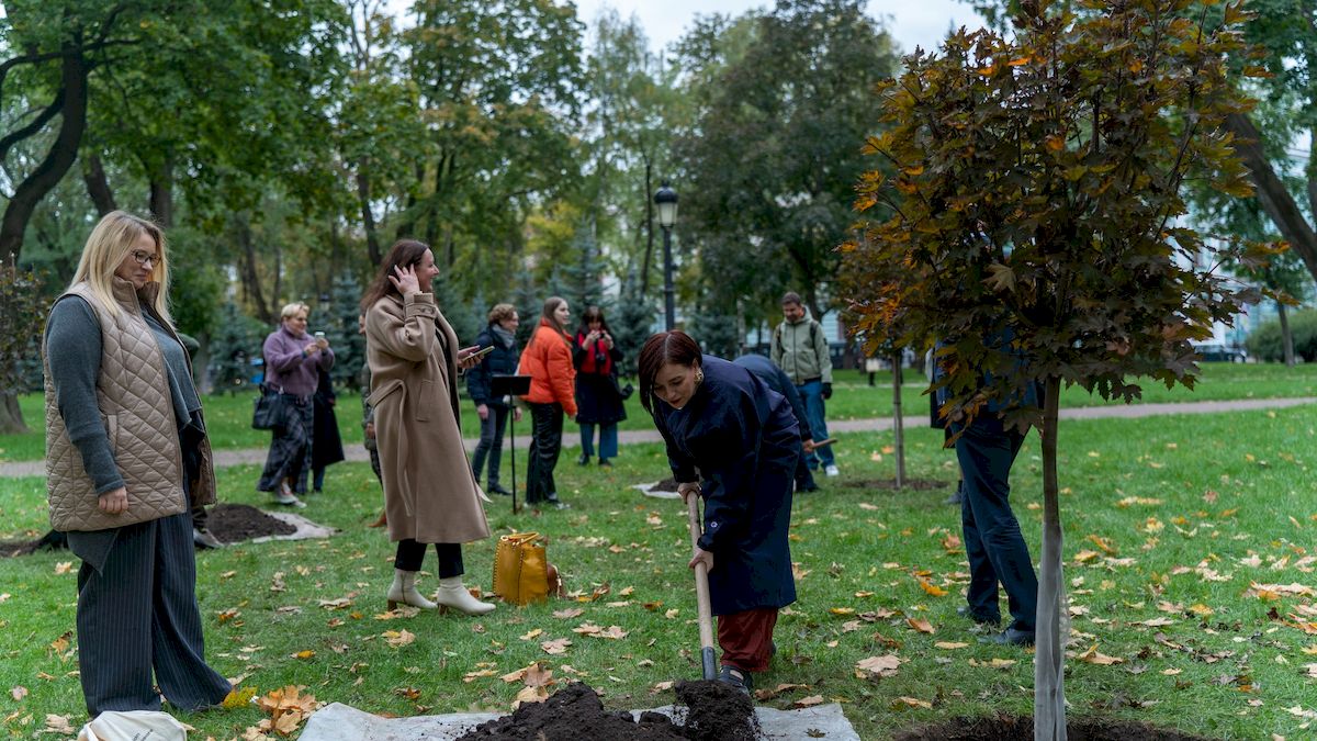 У Маріїнському парку висадили клени з опери "Король Артур": фото