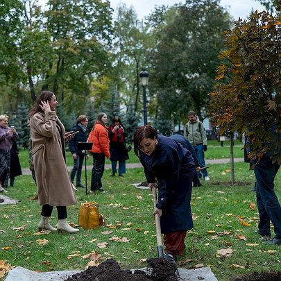 У Маріїнському парку висадили клени з опери "Король Артур": фото - 412x412