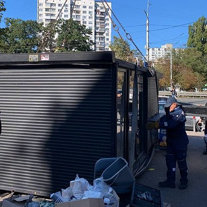 На Нивках зносять пів сотні незаконних МАФів: що буде на їхньому місці - 412x412