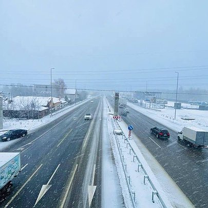 На Одеській трасі під Києвом почали добудовувати покинуту транспортну розв'язку - 412x412